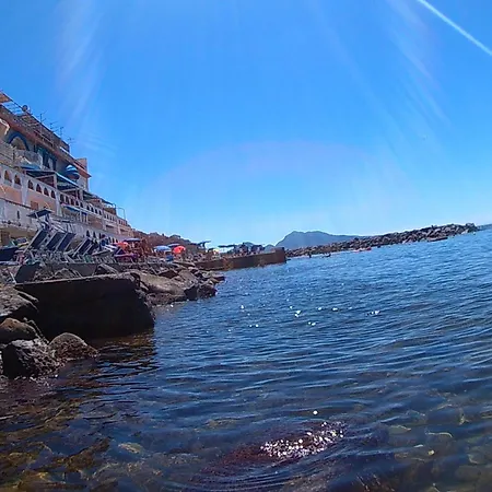 Апартаменты Bilocale Panoramico “lo Sguardo” Масса-Лубренсе
